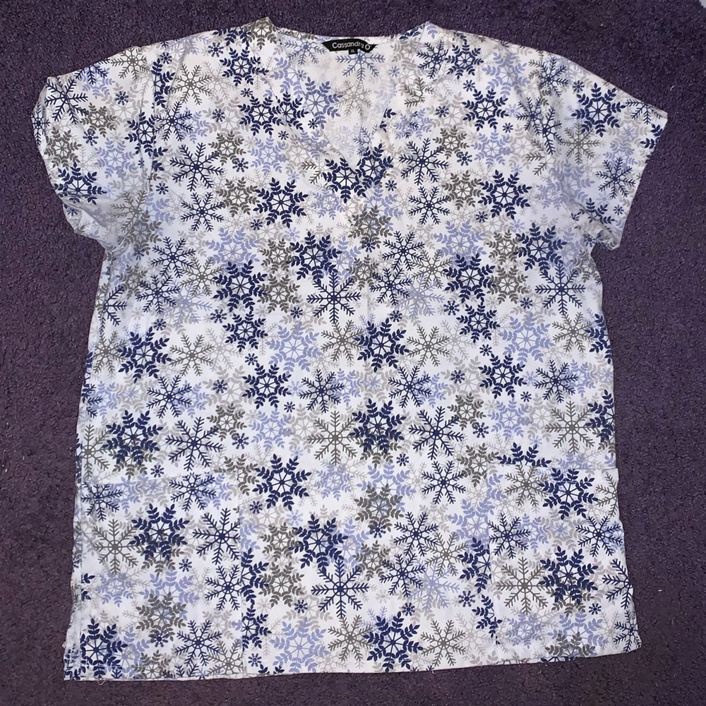 Two pocket snowflake scrub top